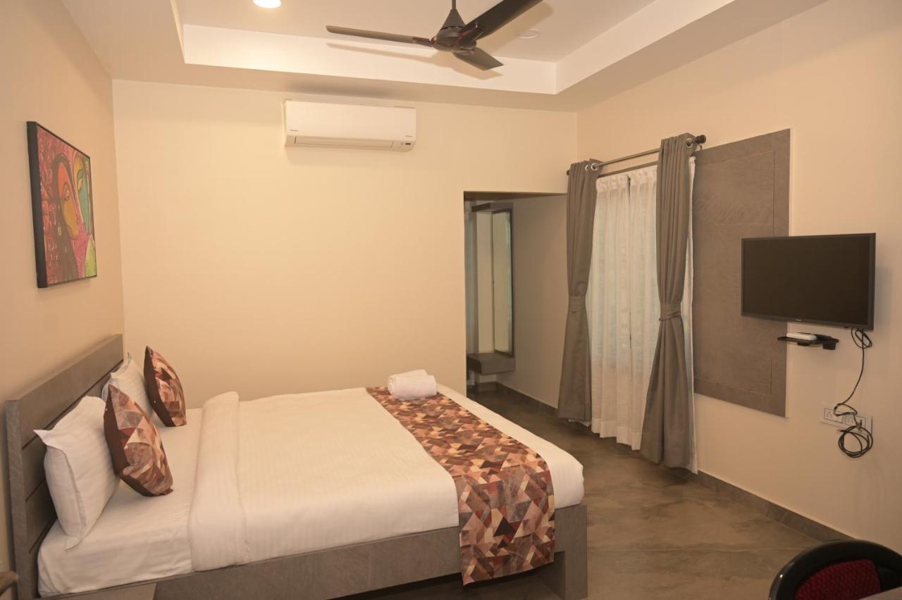 Mist Blew Hotel Sonari  Exterior photo