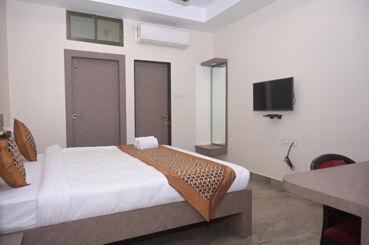 Mist Blew Hotel Sonari  Exterior photo